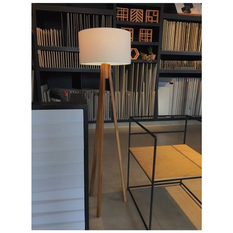 abajur-tripe-134cm-com-cupula-redonda-40cm-bege-25309-2.jpg